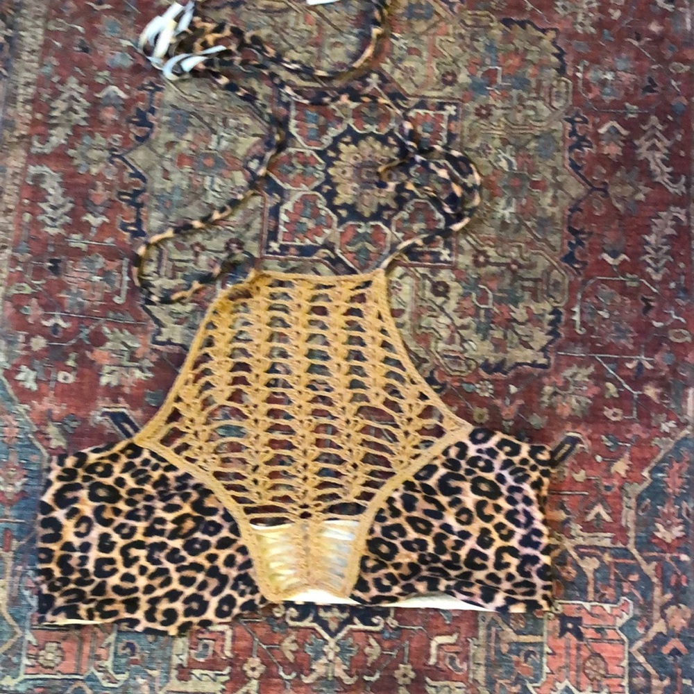 ACACIA bikini top sz M leopard print